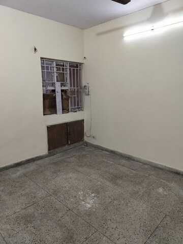 Room in 1.5 BHK Apartment at Sector 14 Dwarka – for Rent