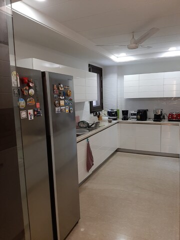 Building Lobby in 3 BHK Builder Floor at Boutique Residential Apartments C-253, Defence Colony – for Rent