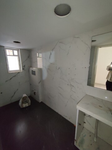   Showroom at Bandra West – for Rent