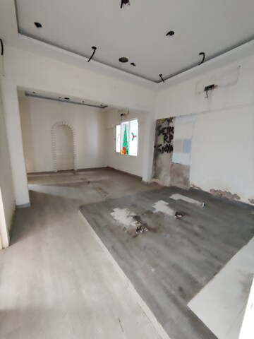  Showroom For Rent in Bandra West