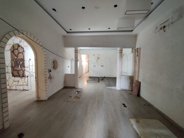  Showroom – Exterior View View at Bandra West - for Rent