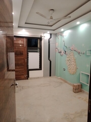 Room in 3 BHK Builder Floor at Dwarka Mor – for Rent