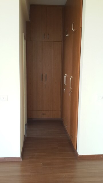 Room in 3 BHK Apartment at Pioneer Park Phase 1, Sector 61 – for Sale