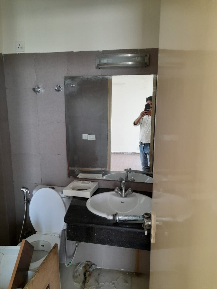 Bathroom, pioneer-park-phase-1 3 Bedroom 1700 Sq.Ft. Apartment In Sector 61 Gurgaon 8495374