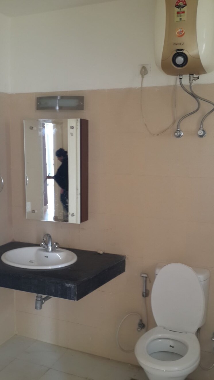 Bathroom, pioneer-park-phase-1 3 Bedroom 1700 Sq.Ft. Apartment In Sector 61 Gurgaon 8495374