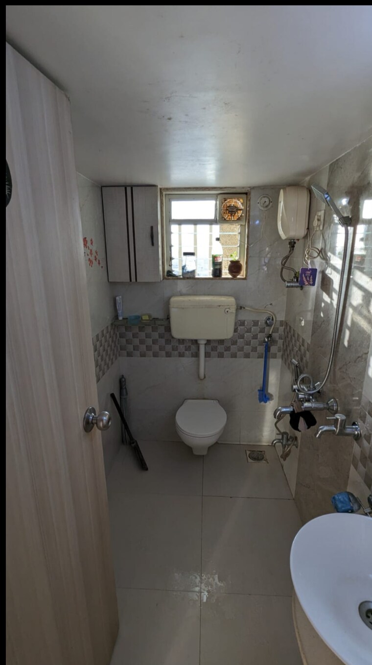 Bathroom, unique-aurum 2 Bedroom 670 Sq.Ft. Apartment In Mira Road Thane 8495450