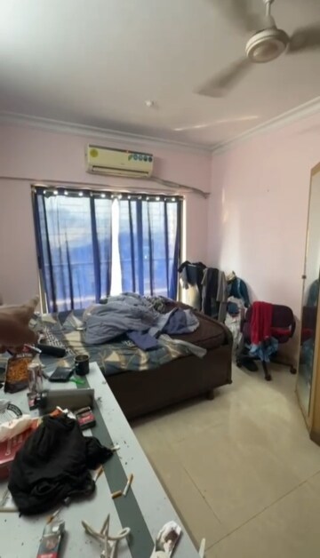Bedroom in 2 BHK Apartment at Andheri West – for Rent