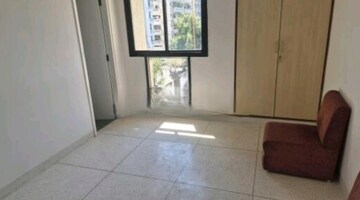 Room in 3 BHK Apartment at Hazratganj – for Rent