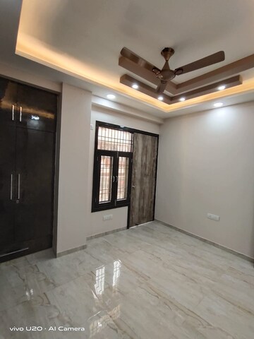 Room in 2 BHK Builder Floor at Sector 72 – for Sale