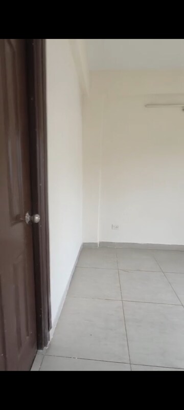 Room in 2 BHK Builder Floor at Wave City, Wave City – for Rent