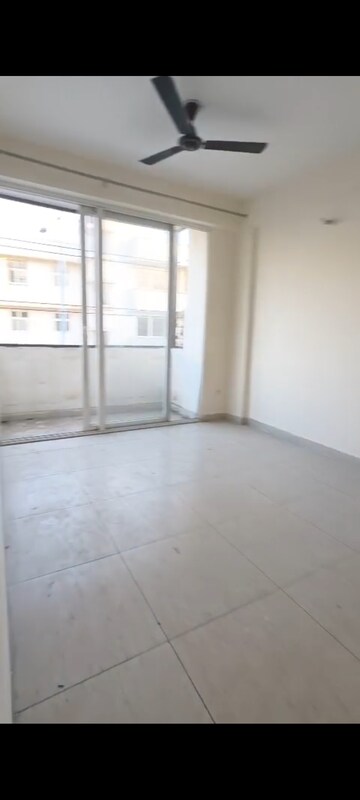 Room in 2 BHK Builder Floor at Wave City, Wave City – for Rent
