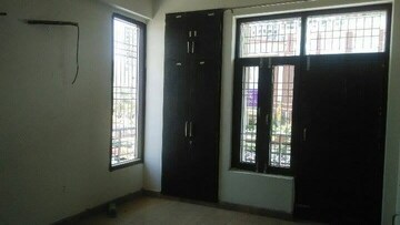 Room in 2 BHK Apartment at Amrapali Pan Oasis, Sector 70 – for Rent
