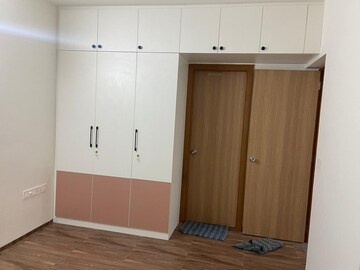 Room in 2 BHK Apartment at Arvind Oasis, Thanisandra – for Rent