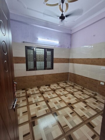 Room in 2 BHK Builder Floor at Jakhan – for Rent