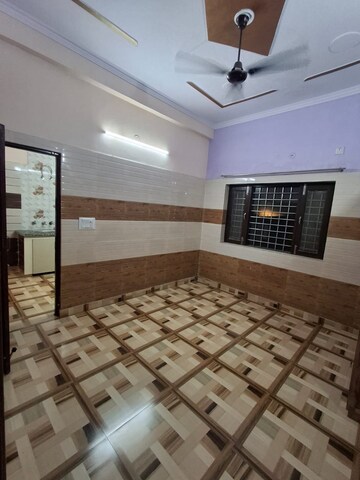 Bedroom in 2 BHK Builder Floor at Jakhan – for Rent