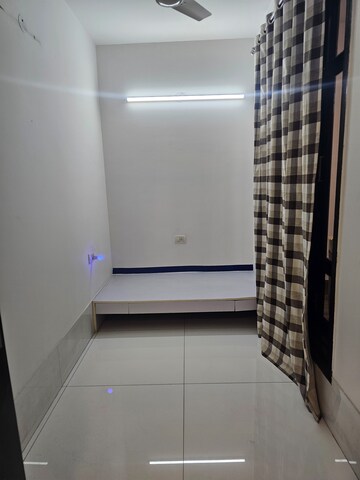 Room in 4 BHK Builder Floor at Sector 10 Dwarka – for Rent