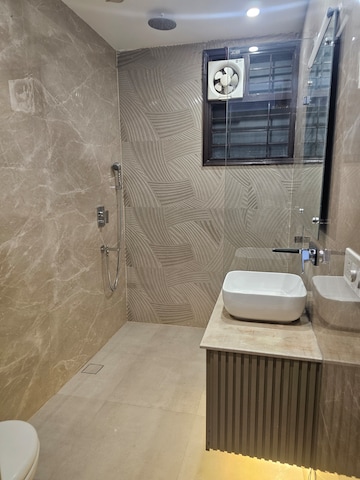 Attached Bathroom in 4 BHK Builder Floor at Sector 10 Dwarka – for Rent