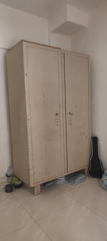Furnished Amenities in 1 RK Apartment at Gokul Garden CHS, Kandivali East – for Rent
