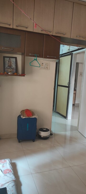 Furnished Amenities in 1 RK Apartment at Gokul Garden CHS, Kandivali East – for Rent