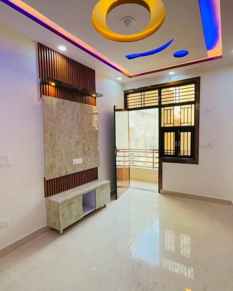 Room, igi airport area 3 Bedroom 1000 Sq.Ft. Builder Floor In Igi Airport Area Delhi 8495912