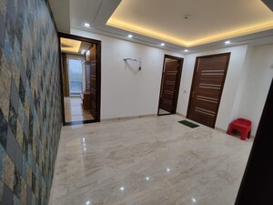Room in 3 BHK Builder Floor at SAS Tower, Sector 38 – for Sale