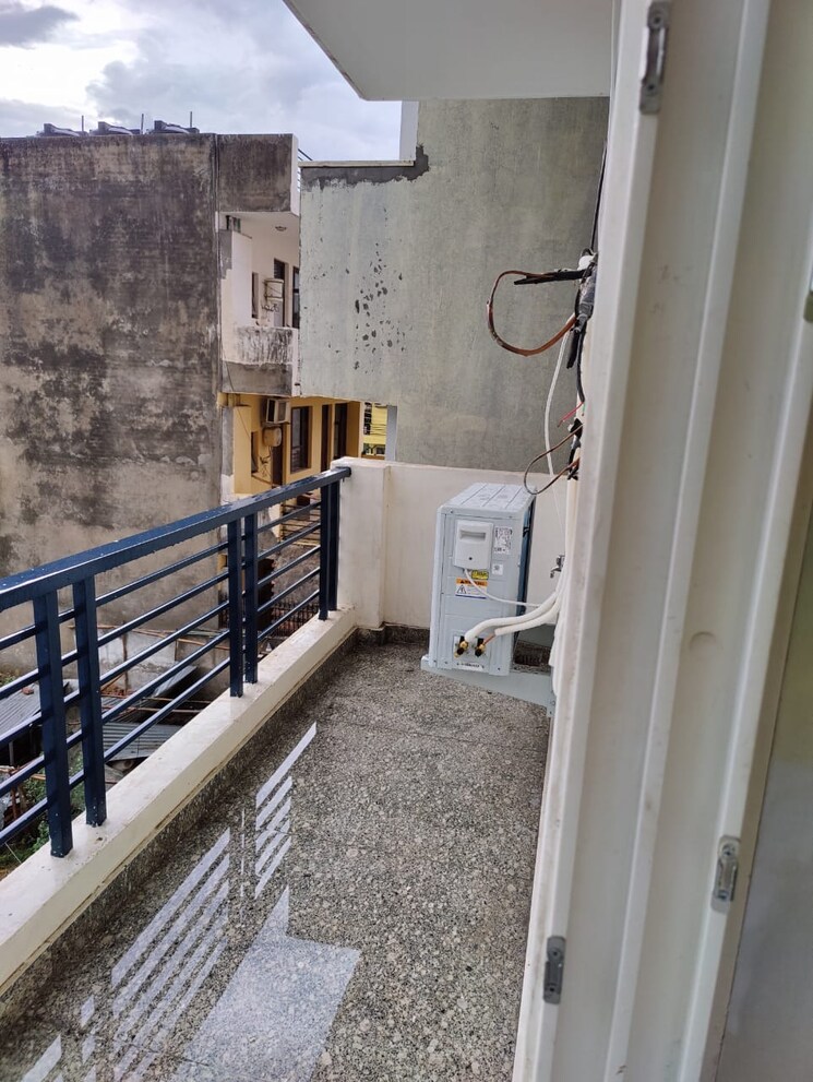 Balcony, sas-tower 3 Bedroom 2200 Sq.Ft. Builder Floor In Sector 38 Gurgaon 8495931