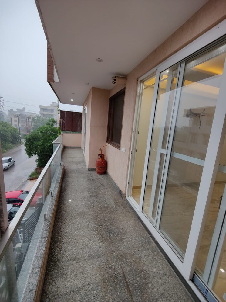 Balcony, sas-tower 3 Bedroom 2200 Sq.Ft. Builder Floor In Sector 38 Gurgaon 8495931