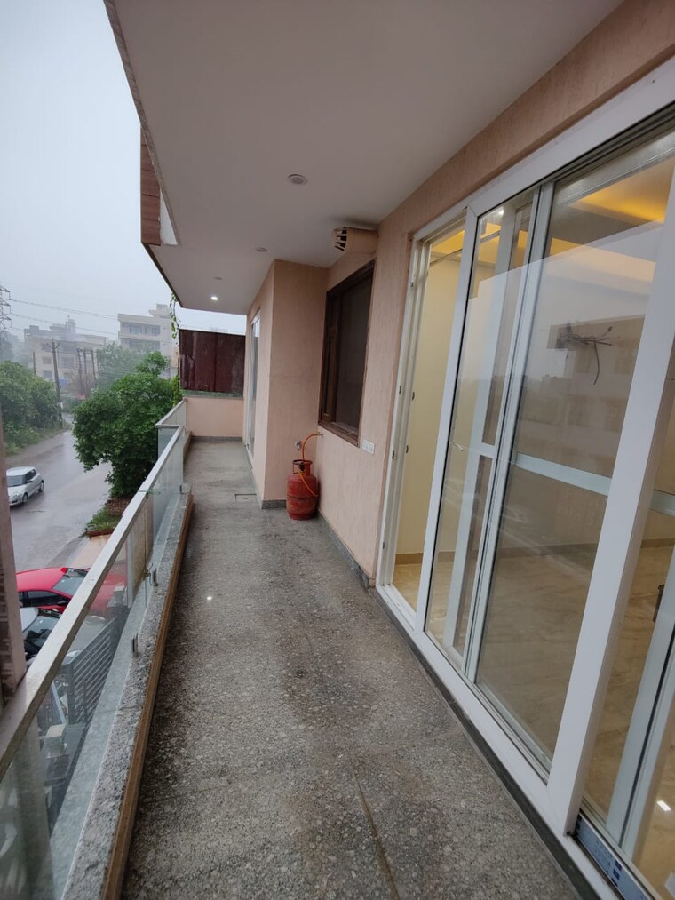 Balcony, sas-tower 3 Bedroom 2200 Sq.Ft. Builder Floor In Sector 38 Gurgaon 8495931