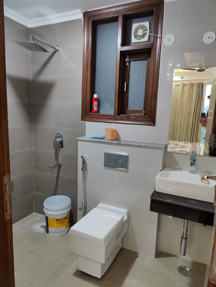Bathroom, sas-tower 3 Bedroom 2200 Sq.Ft. Builder Floor In Sector 38 Gurgaon 8495931