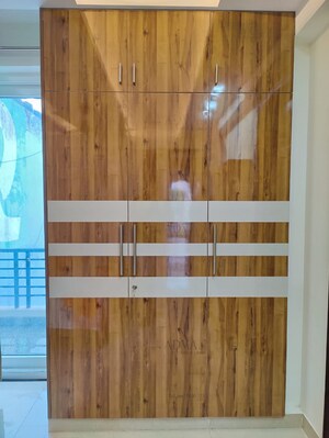 Furnished Amenities in 3 BHK Builder Floor at SAS Tower, Sector 38 – for Sale