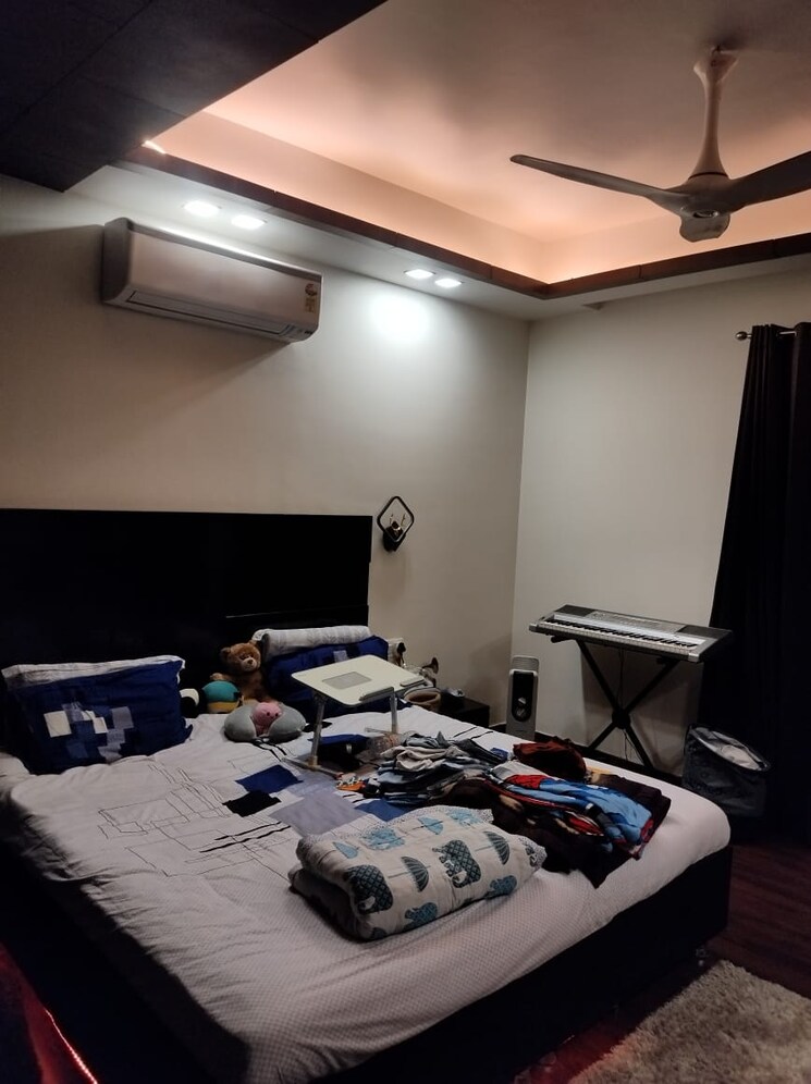 Bedroom, sector 56 3 Bedroom 300 Sq.Yd. Builder Floor In Sector 56 Gurgaon 8495919