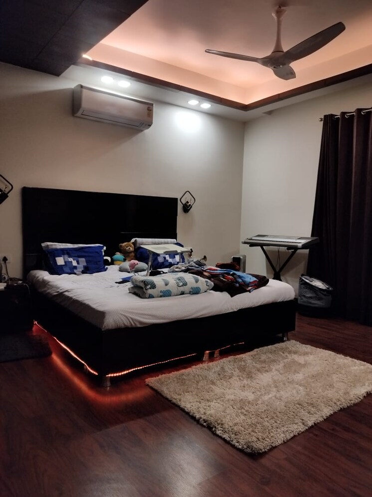 Bedroom, sector 56 3 Bedroom 300 Sq.Yd. Builder Floor In Sector 56 Gurgaon 8495919