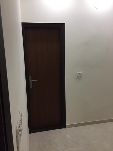 Room in 3 BHK Builder Floor at Sector 28, Dwarka – for Rent