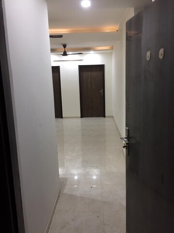 Room in 3 BHK Builder Floor at Sector 28, Dwarka – for Rent