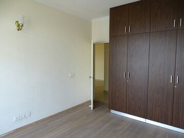Room in 3 BHK Apartment at Raheja Navodaya, Sector 95 – for Rent
