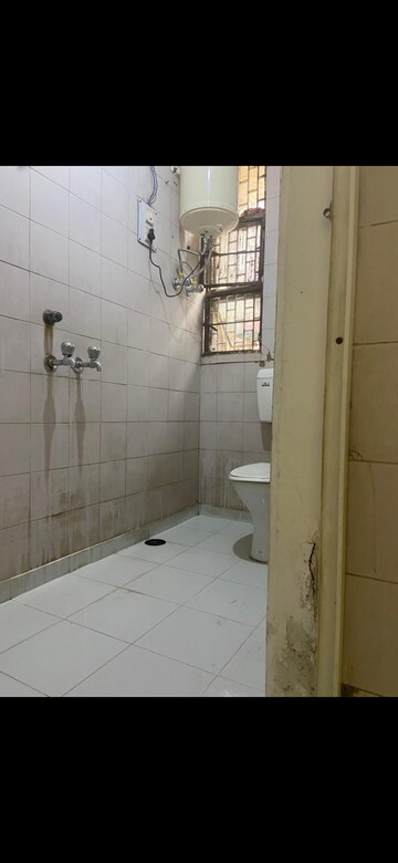 Bathroom in 1.5 BHK Apartment at Mayur Vihar – for Rent
