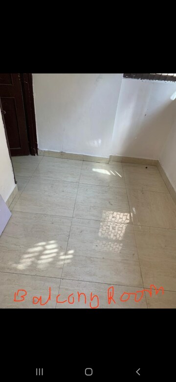 Room in 1.5 BHK Apartment at Mayur Vihar – for Rent
