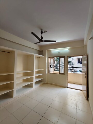 Room in 2 BHK Apartment at Ammar Towers, Lakdi Ka Pul – for Rent