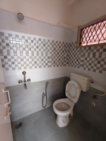 Attached Bathroom in 2 BHK Apartment at Ammar Towers, Lakdi Ka Pul – for Rent