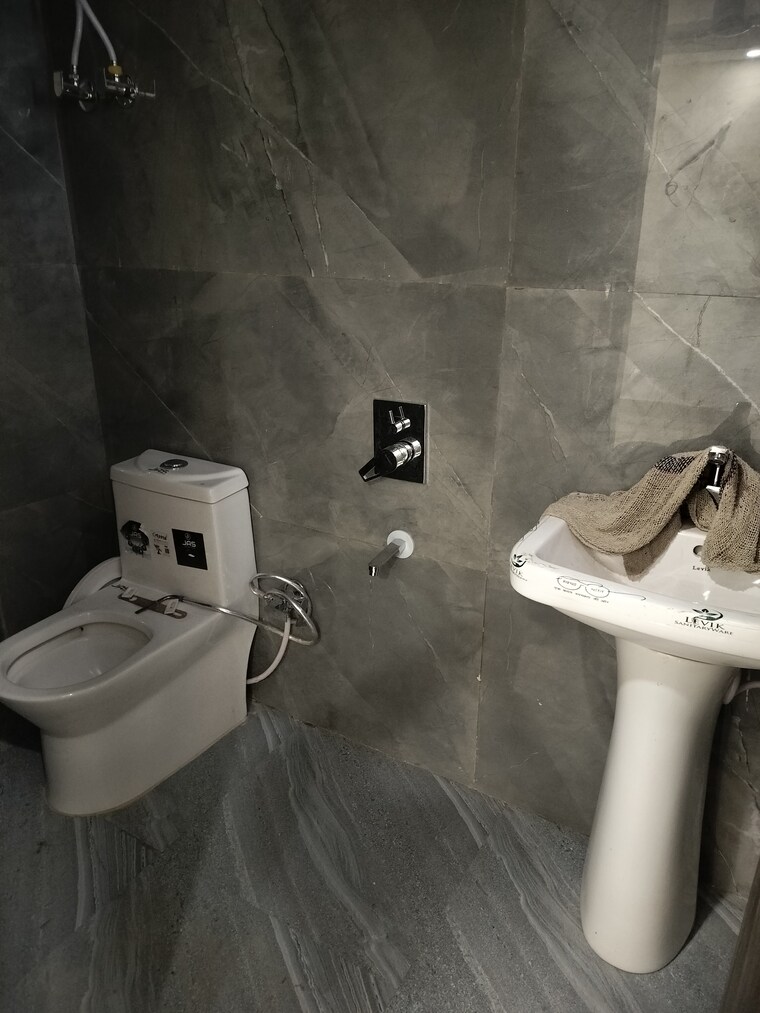 Bathroom, sultanpur 2 Bedroom 850 Sq.Ft. Builder Floor In Sultanpur Delhi 8496162