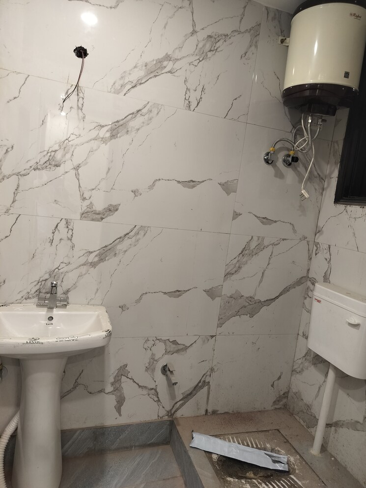 Bathroom, sultanpur 2 Bedroom 850 Sq.Ft. Builder Floor In Sultanpur Delhi 8496162