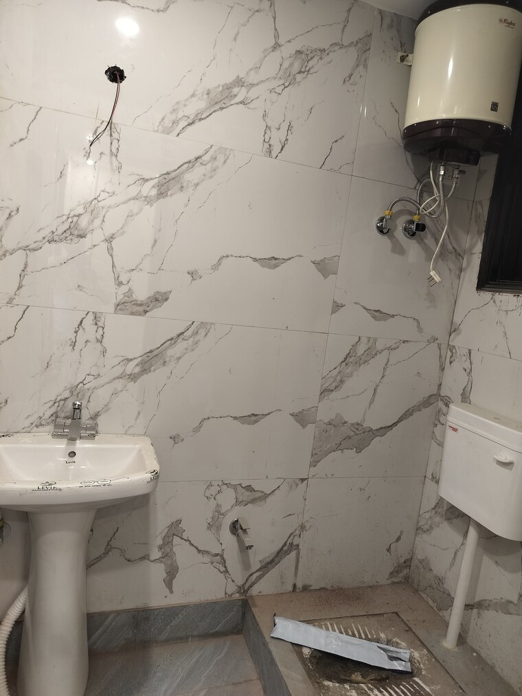 Bathroom, sultanpur 2 Bedroom 850 Sq.Ft. Builder Floor In Sultanpur Delhi 8496162