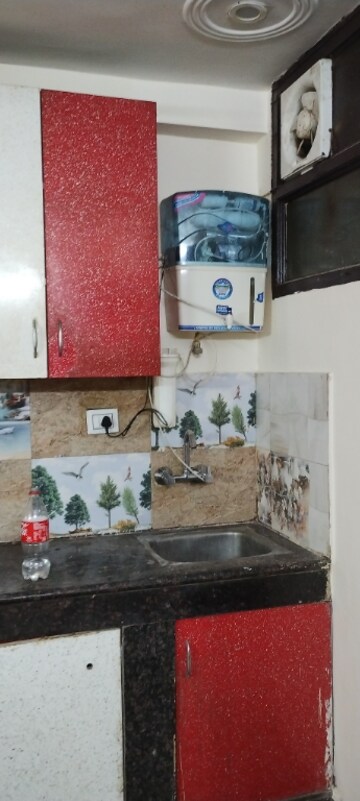 Furnished Amenities in 1 RK Builder Floor at DLF City Phase V, Dlf Phase V – for Rent