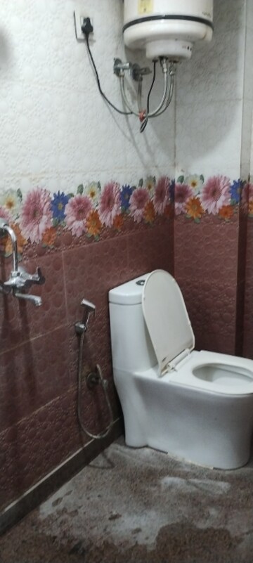 Bathroom in 1 RK Builder Floor at DLF City Phase V, Dlf Phase V – for Rent