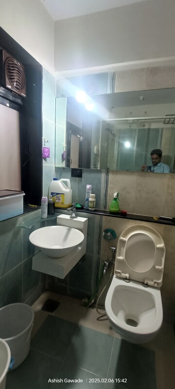Bathroom in 3 BHK Apartment at Swapnalok Towers, Malad East – for Sale