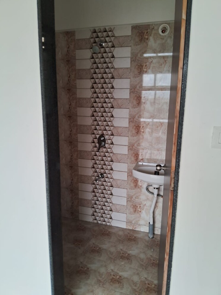 Bathroom, somani-towers 2 Bedroom 600 Sq.Ft. Apartment In Punawale Pune 8496299