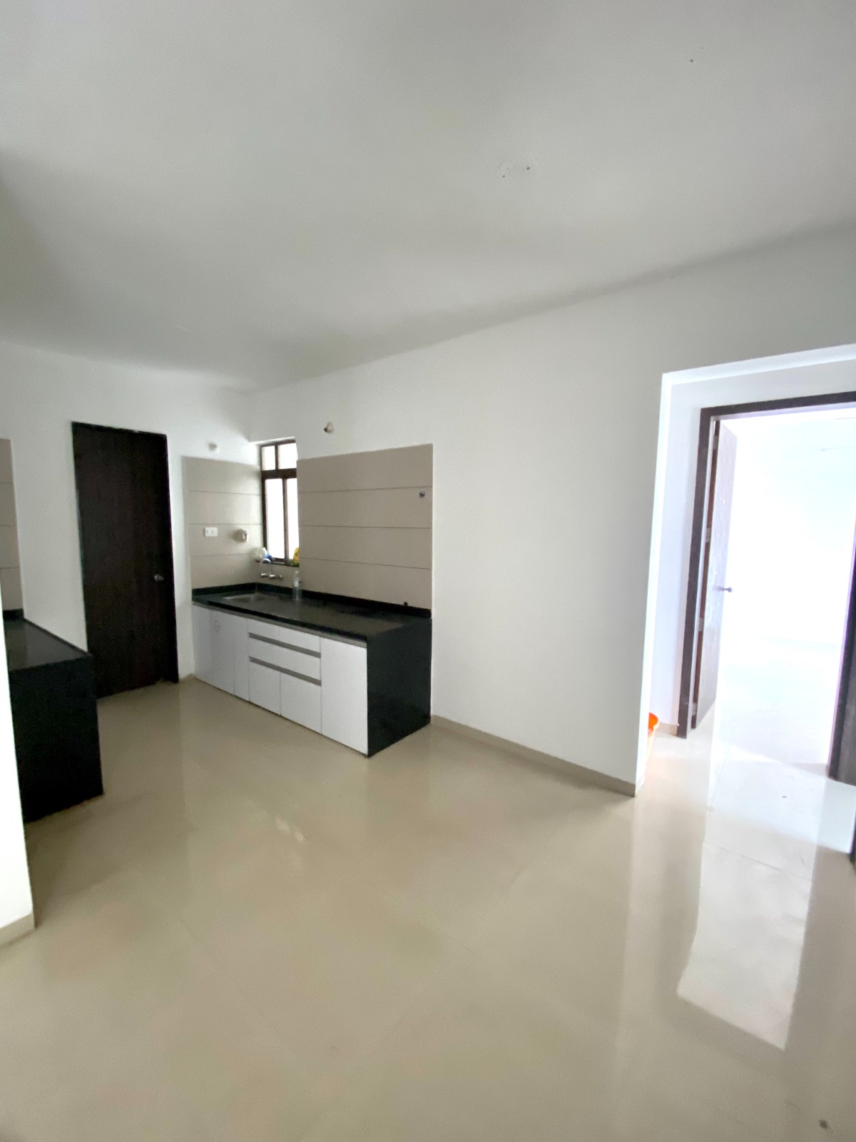 2 BHK + Extra Room Apartment For Sale in 33 Milestone