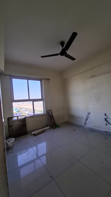 Room in 3 BHK Apartment at Wave Dream Homes, Wave City – for Rent