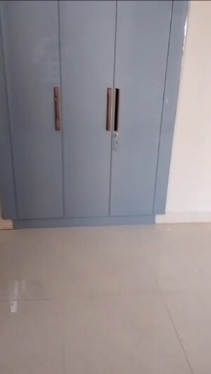 Room in 3 BHK Apartment at Eldeco Live By The Greens, Sector 150 – for Sale