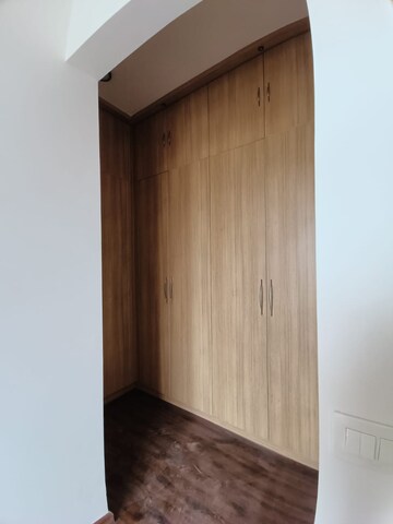 Room in 4 BHK Apartment at Sector 50 – for Sale